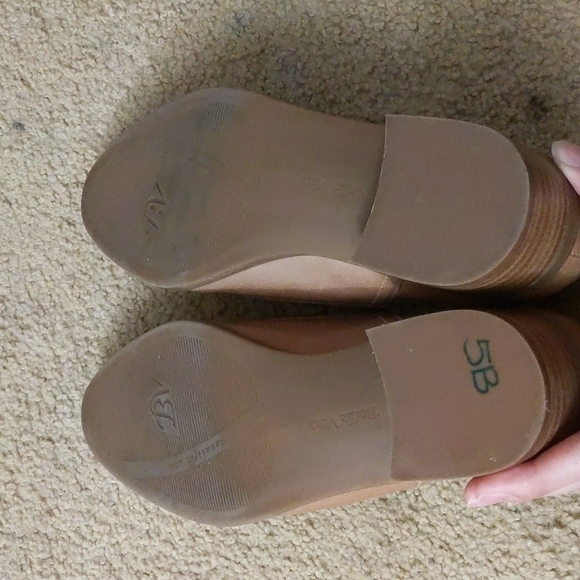 Bella Vita Tan Porter Shooties Heeled Ankle Shoes Size 6W - Picture 11 of 13